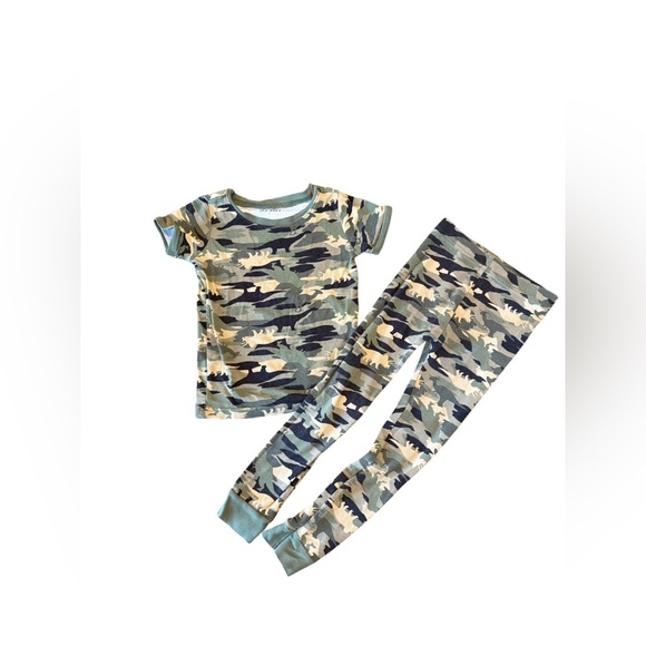 Old Navy Green Camo Kids Pajama Set - Picture 1 of 7